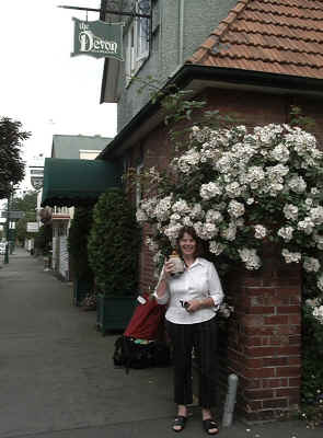 Friend02.jpg (121093 bytes)